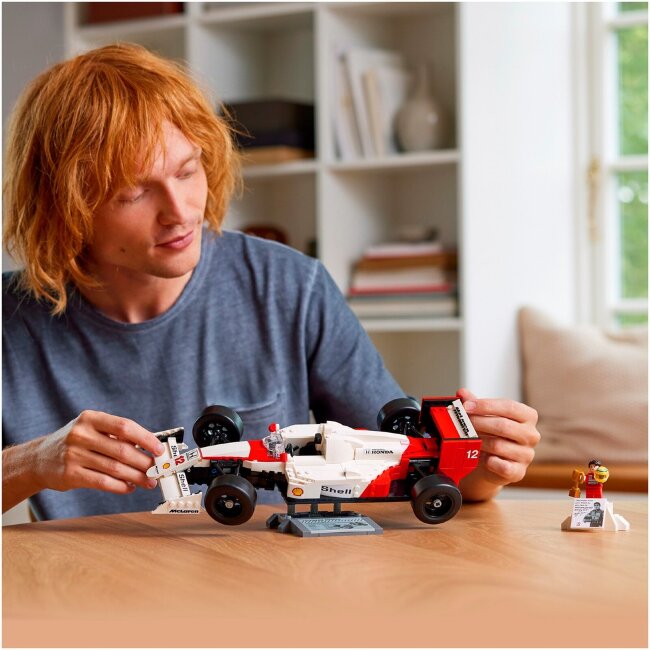Конструктор LEGO® Icons McLaren MP4/4 и Ayrton Senna 10330 Конструктор LEGO® Icons McLaren MP4/4 и Ayrton Senna 10330