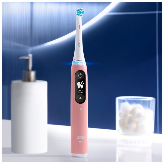 Электрическая зубная щетка Oral-B iO6 розовая + дорожный футляр